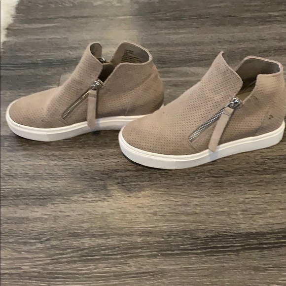 Steve Madden Caliber High Top Wedge Sneaker - Picture 4 of 6